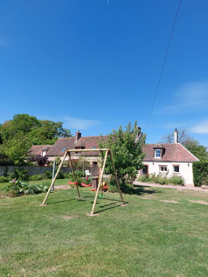 Les Clematites, Maison De Campagne.